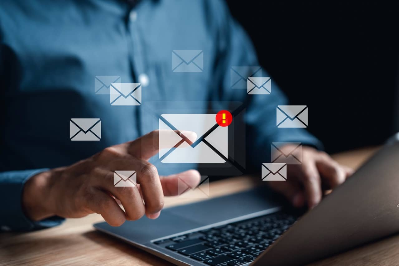 Leia mais sobre o artigo 10 Dicas Essenciais de Segurança de E-mail Corporativo para Blindar sua Empresa contra Phishing