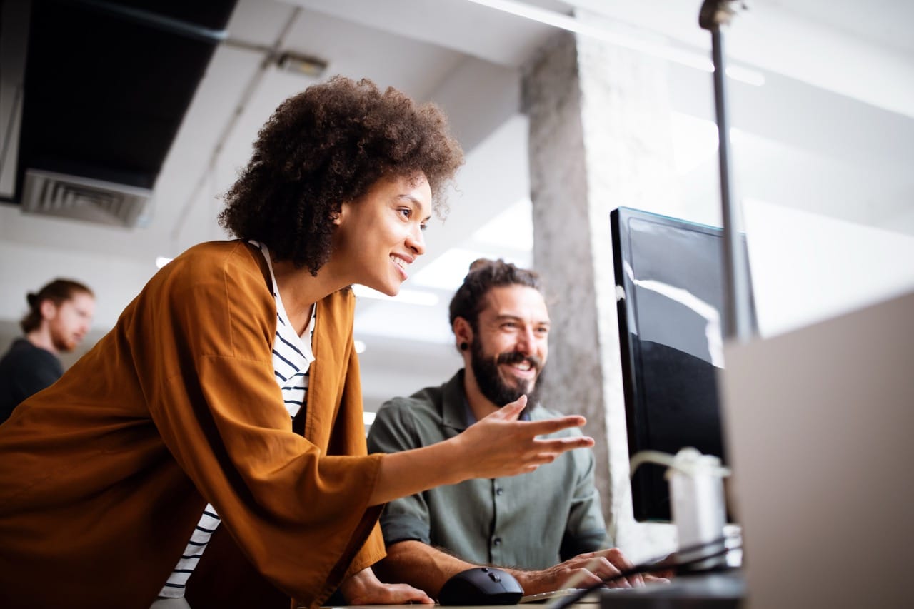 Leia mais sobre o artigo Microsserviços e Contêineres (Kubernetes): A Arquitetura Moderna para Escalabilidade Ilimitada e Agilidade