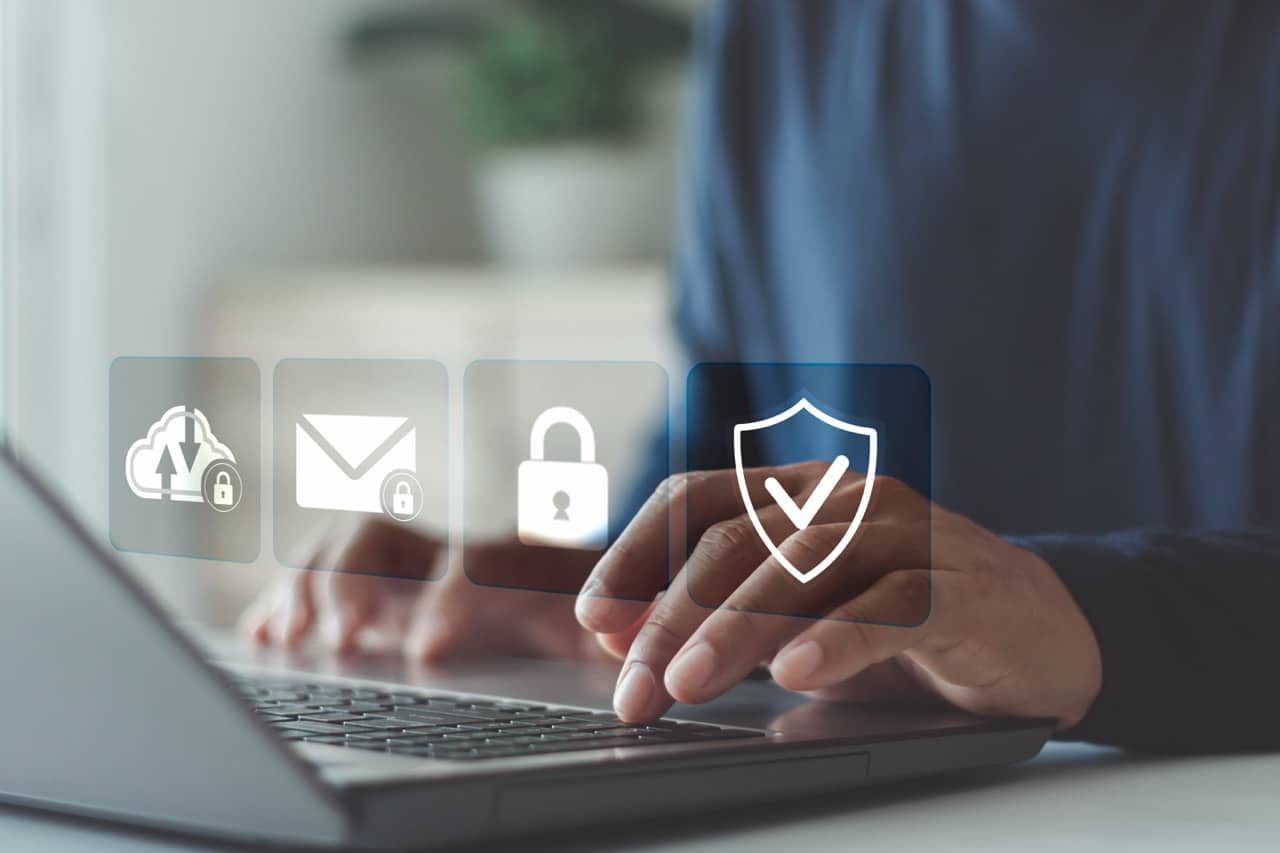 Gestão de Patches: Por que Manter Softwares Atualizados é a Defesa Mais Barata Contra Invasões