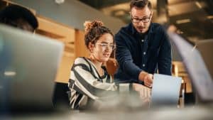 Leia mais sobre o artigo Onboarding e Offboarding de TI: Como Padronizar a Entrada e Saída de Funcionários para Garantir Agilidade e Segurança