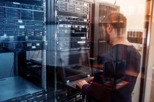 Leia mais sobre o artigo Virtualização de Servidores: Como Otimizar seu Hardware, Reduzir Custos e Aumentar a Disponibilidade da sua TI