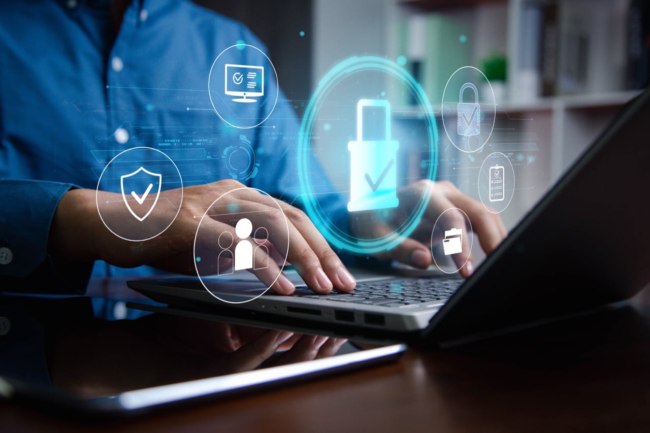 Leia mais sobre o artigo VPN vs. ZTNA: Por que o Acesso à Rede Zero Trust é o Futuro da Segurança no Trabalho Remoto