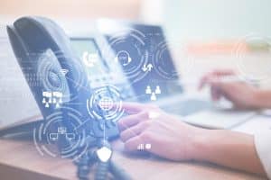 Leia mais sobre o artigo Segurança em VoIP: Como Proteger o Sistema de Telefonia IP da Sua Empresa contra Fraudes e Escutas