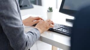 Leia mais sobre o artigo Computador lento na empresa: principais causas e como resolver o problema